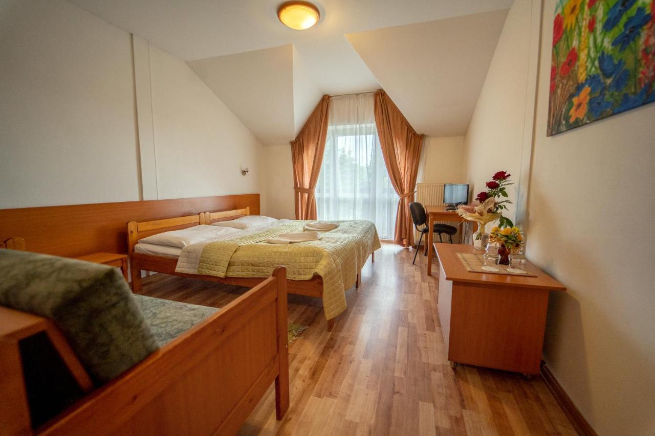 Park Hotel Cingov Smizany Bagian luar foto