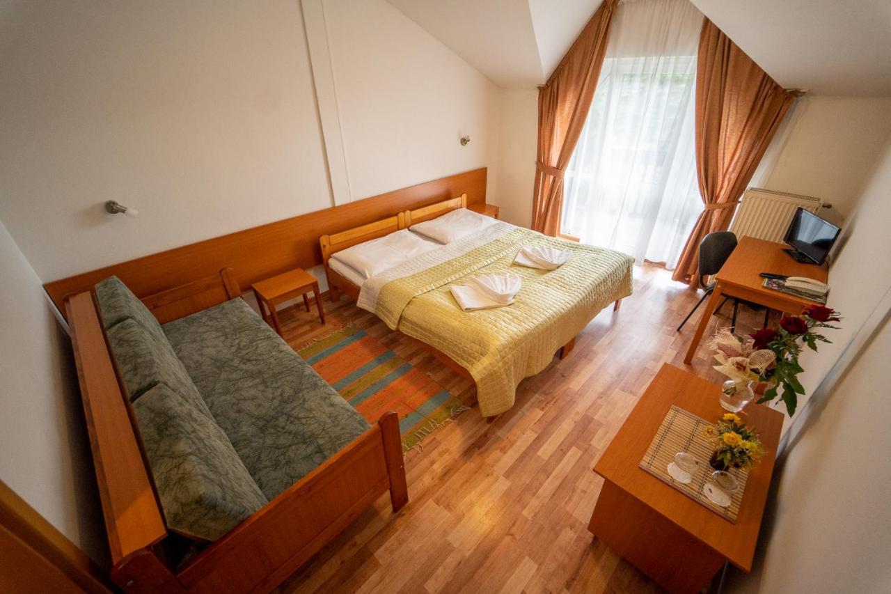 Park Hotel Cingov Smizany Bagian luar foto