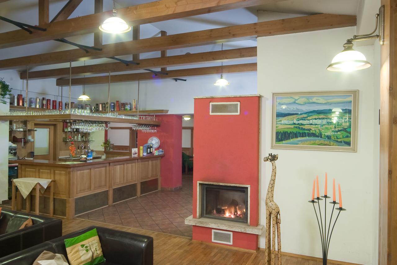 Park Hotel Cingov Smizany Bagian luar foto